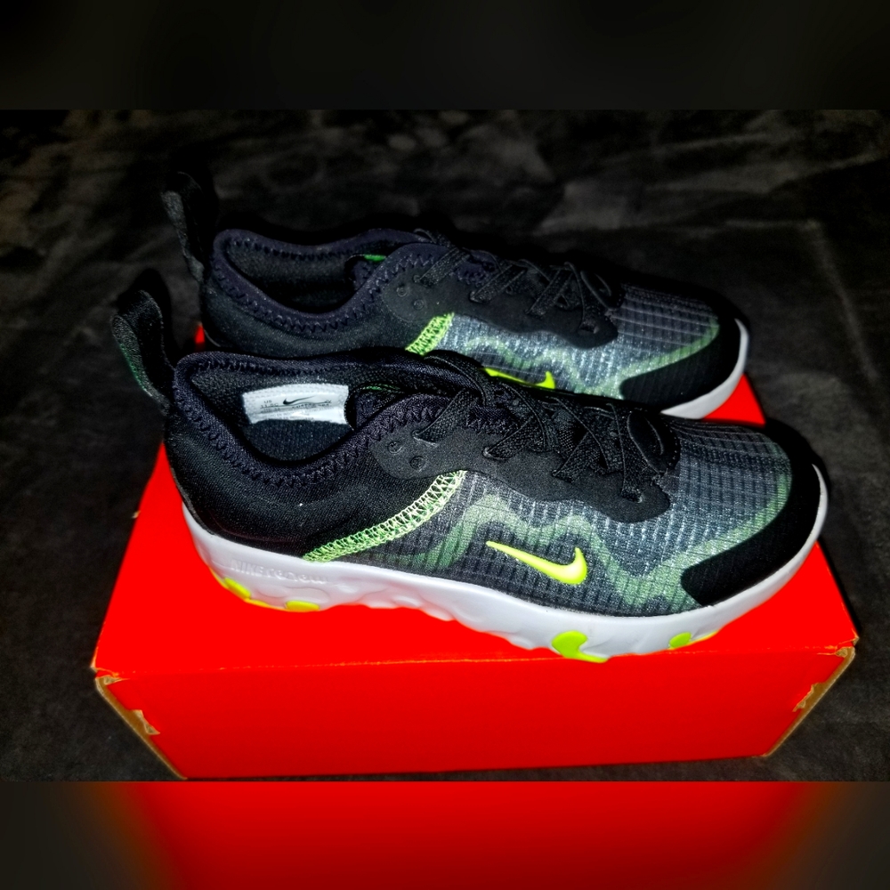 Nike Renew Lucent Black/Volt-Pure Platinum Size 11.5C (Toddler)
